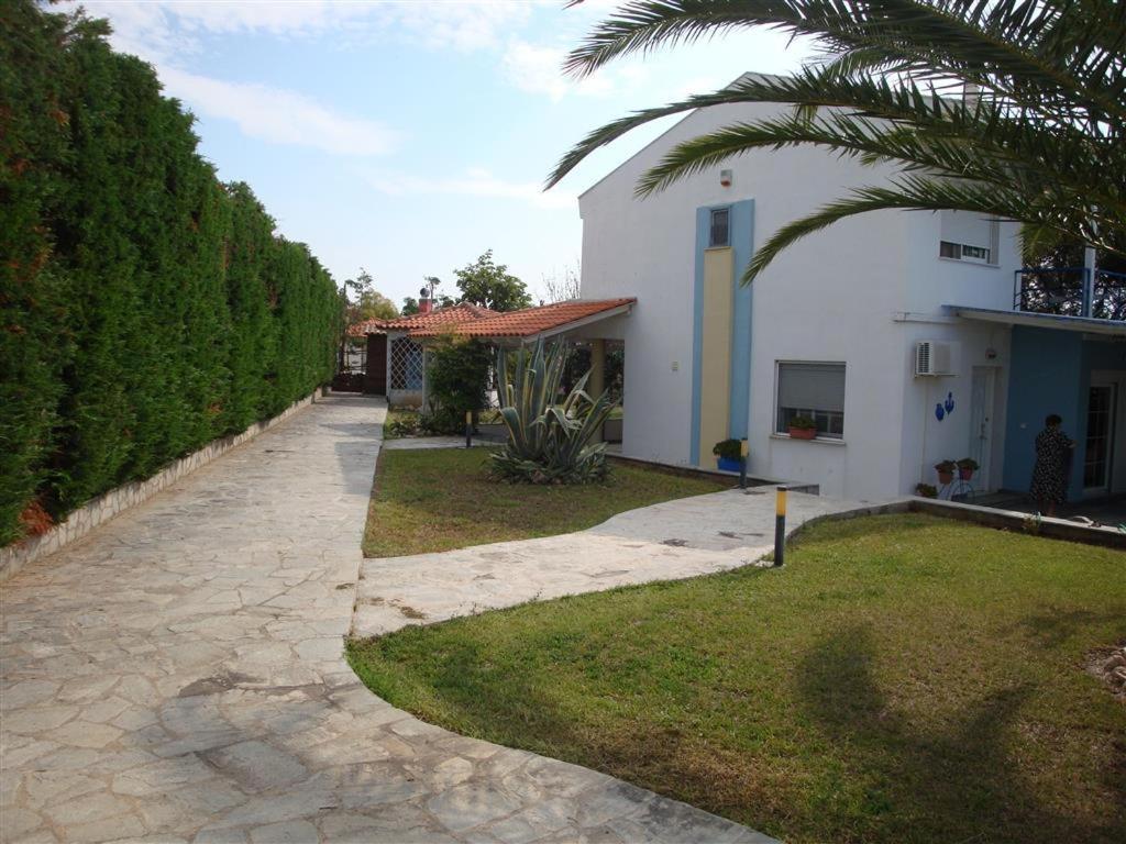 Wonderful House With Private Garden Villa Flojitá Kültér fotó